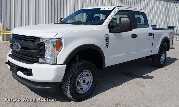 image for item YA1095 2019 Ford F250 XL Super Duty Crew Cab pickup truck