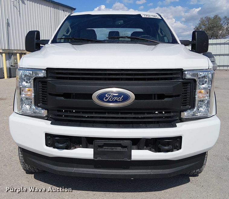 image for item YA1095 2019 Ford F250 XL Super Duty Crew Cab pickup truck