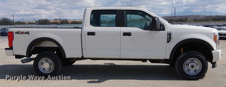 image for item YA1095 2019 Ford F250 XL Super Duty Crew Cab pickup truck
