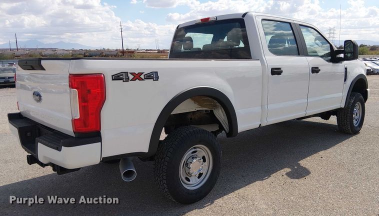 image for item YA1095 2019 Ford F250 XL Super Duty Crew Cab pickup truck