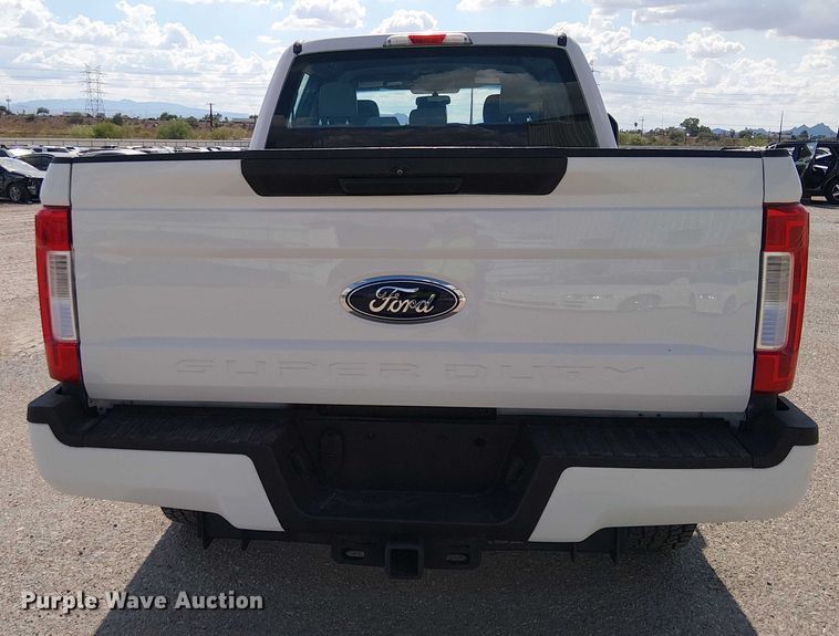 image for item YA1095 2019 Ford F250 XL Super Duty Crew Cab pickup truck