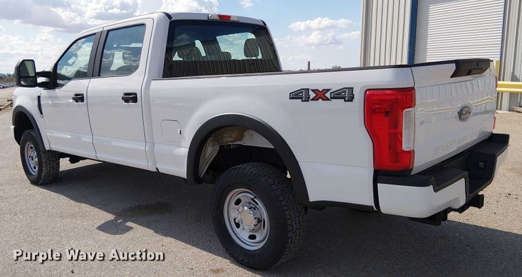 image for item YA1095 2019 Ford F250 XL Super Duty Crew Cab pickup truck