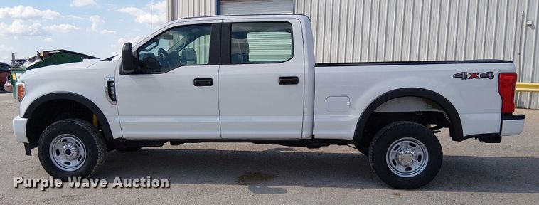image for item YA1095 2019 Ford F250 XL Super Duty Crew Cab pickup truck