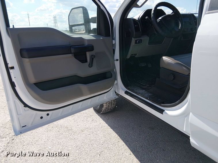 image for item YA1095 2019 Ford F250 XL Super Duty Crew Cab pickup truck