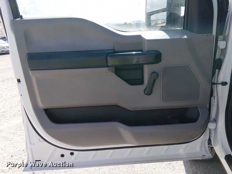 image for item YA1095 2019 Ford F250 XL Super Duty Crew Cab pickup truck