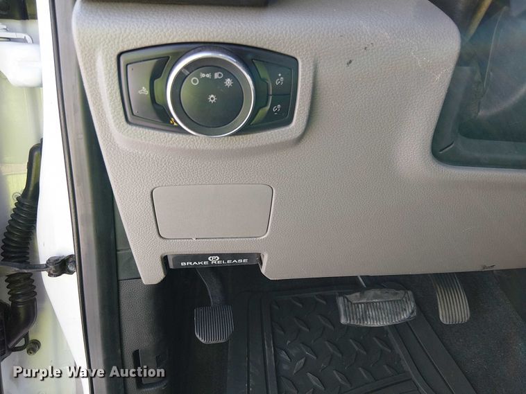 image for item YA1095 2019 Ford F250 XL Super Duty Crew Cab pickup truck