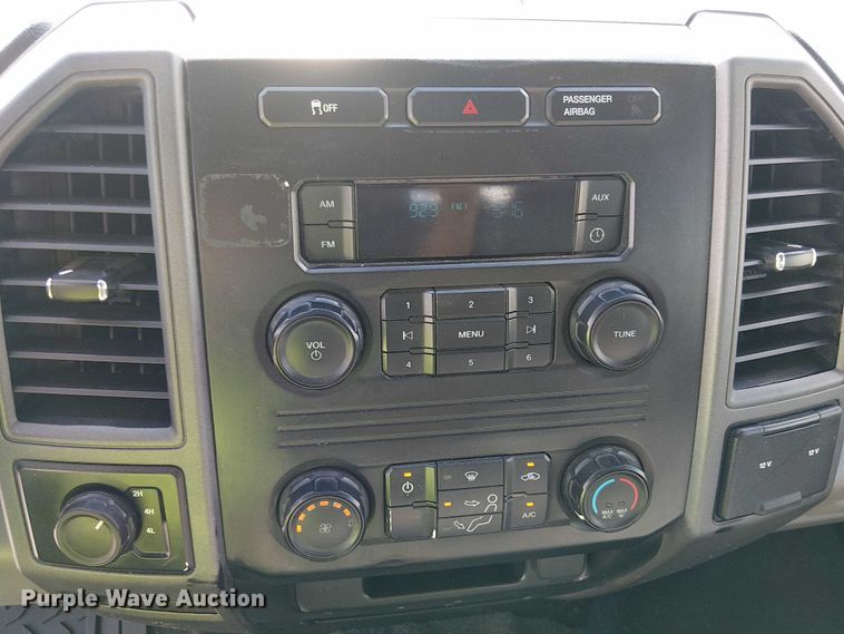 image for item YA1095 2019 Ford F250 XL Super Duty Crew Cab pickup truck