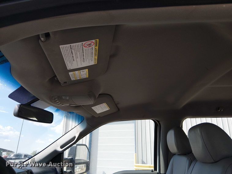 image for item YA1095 2019 Ford F250 XL Super Duty Crew Cab pickup truck