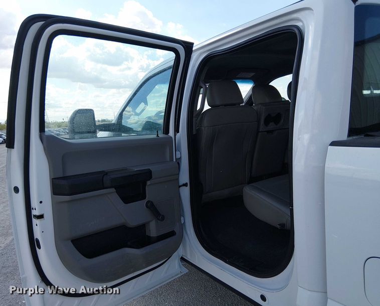 image for item YA1095 2019 Ford F250 XL Super Duty Crew Cab pickup truck