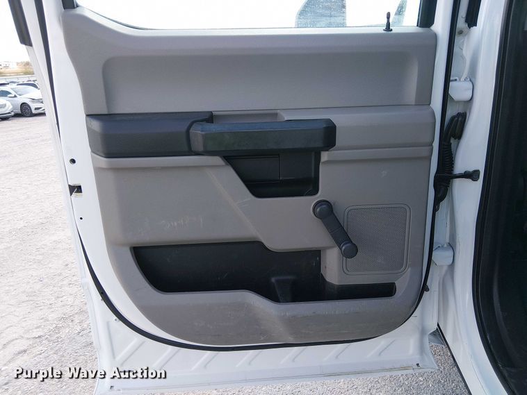 image for item YA1095 2019 Ford F250 XL Super Duty Crew Cab pickup truck