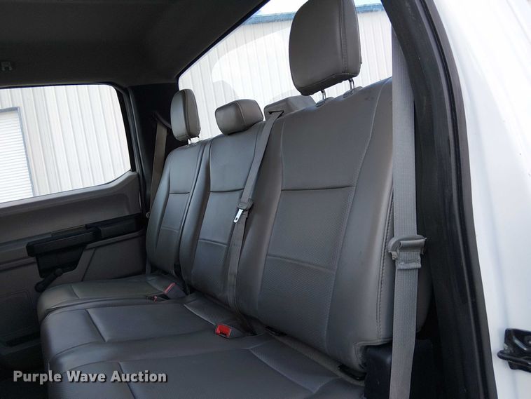 image for item YA1095 2019 Ford F250 XL Super Duty Crew Cab pickup truck