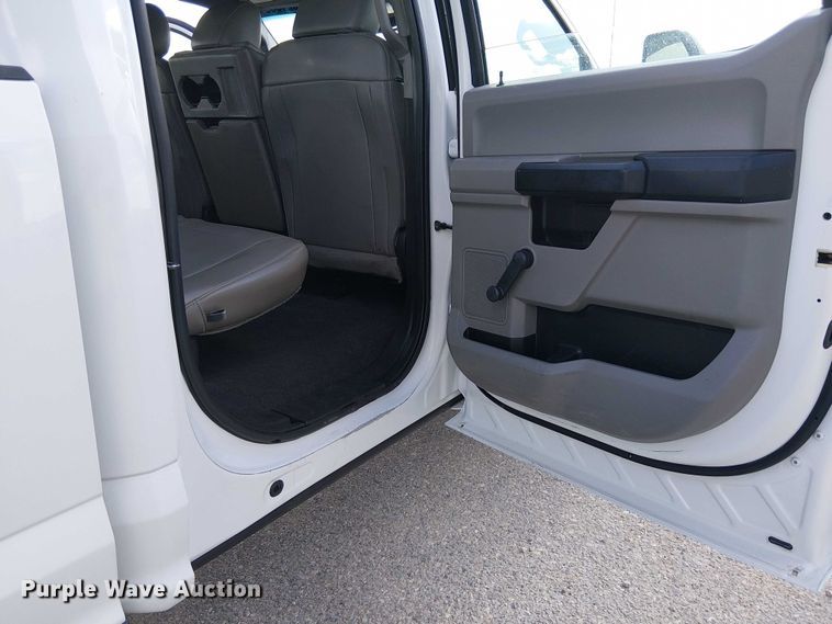 image for item YA1095 2019 Ford F250 XL Super Duty Crew Cab pickup truck