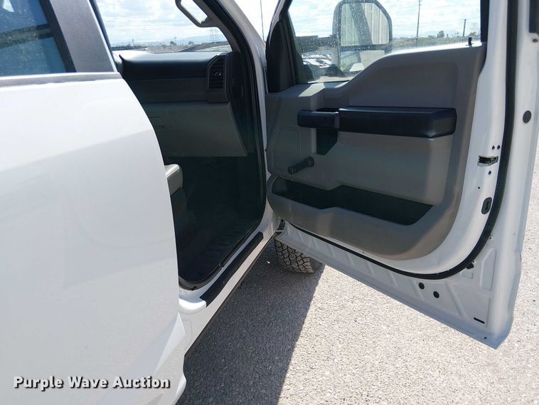 image for item YA1095 2019 Ford F250 XL Super Duty Crew Cab pickup truck