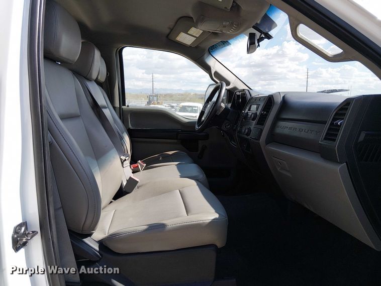 image for item YA1095 2019 Ford F250 XL Super Duty Crew Cab pickup truck