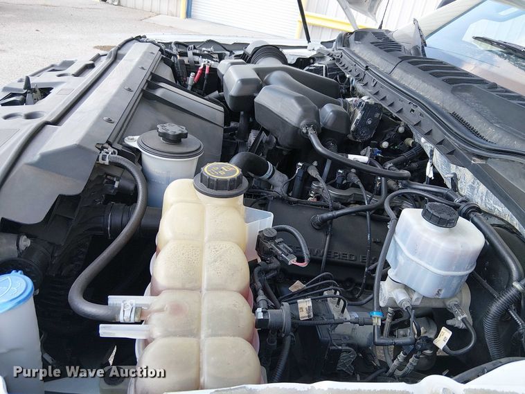 image for item YA1095 2019 Ford F250 XL Super Duty Crew Cab pickup truck