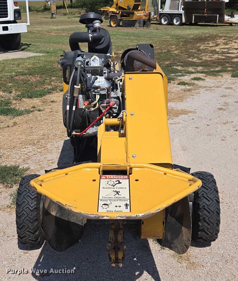 image for item DE2197 2020 Vermeer SC382 stump grinder