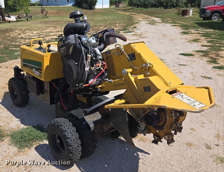 image for item DE2197 2020 Vermeer SC382 stump grinder