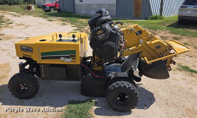 image for item DE2197 2020 Vermeer SC382 stump grinder