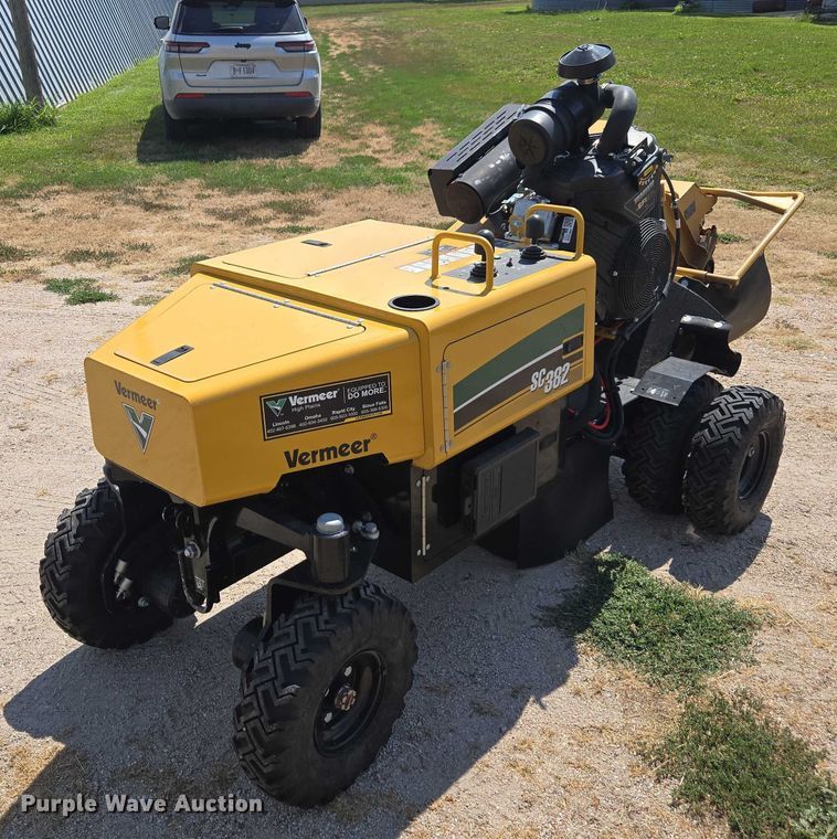 image for item DE2197 2020 Vermeer SC382 stump grinder