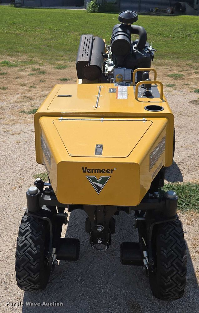 image for item DE2197 2020 Vermeer SC382 stump grinder