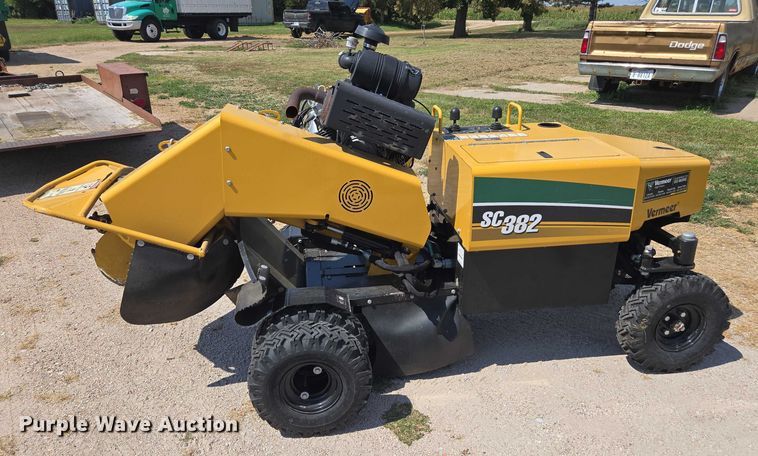 image for item DE2197 2020 Vermeer SC382 stump grinder
