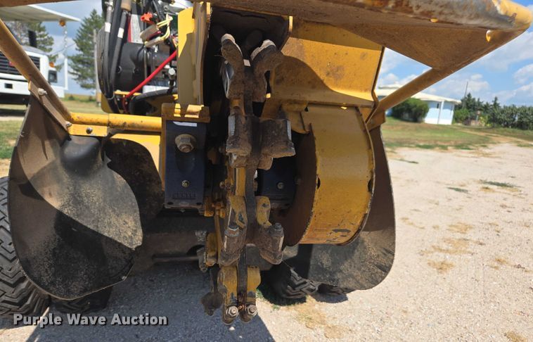 image for item DE2197 2020 Vermeer SC382 stump grinder