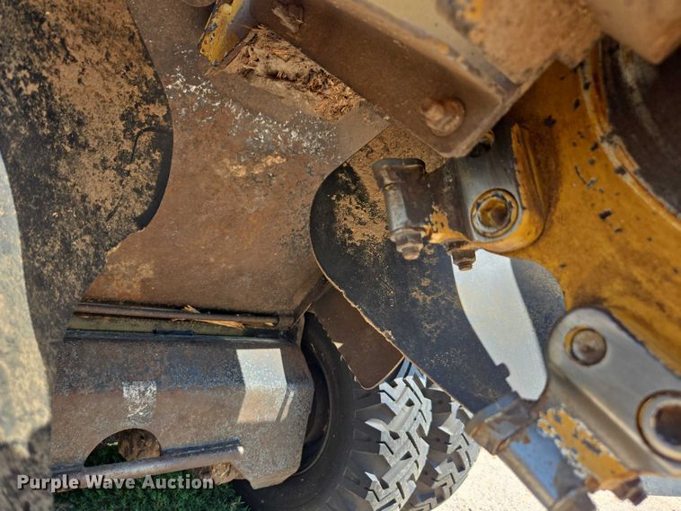 image for item DE2197 2020 Vermeer SC382 stump grinder