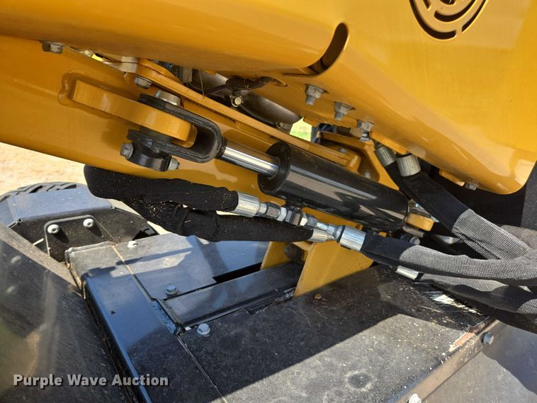 image for item DE2197 2020 Vermeer SC382 stump grinder