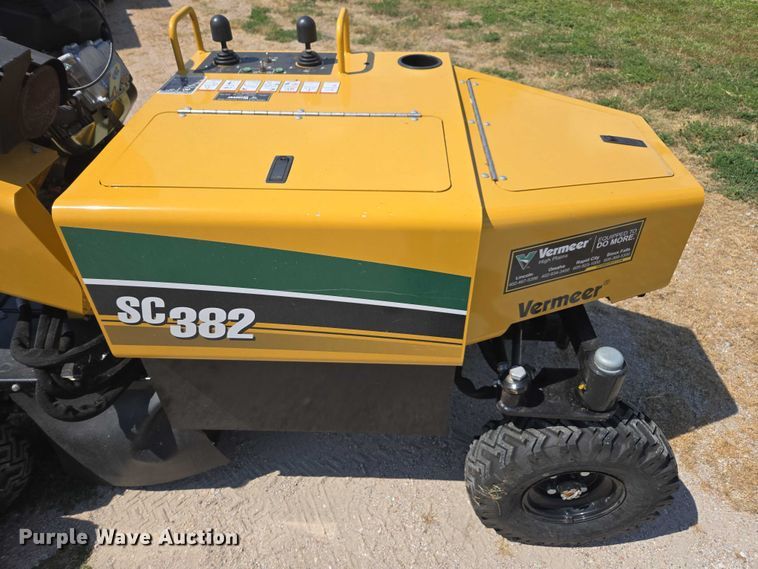 image for item DE2197 2020 Vermeer SC382 stump grinder