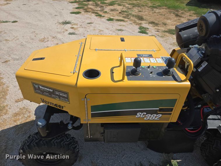 image for item DE2197 2020 Vermeer SC382 stump grinder