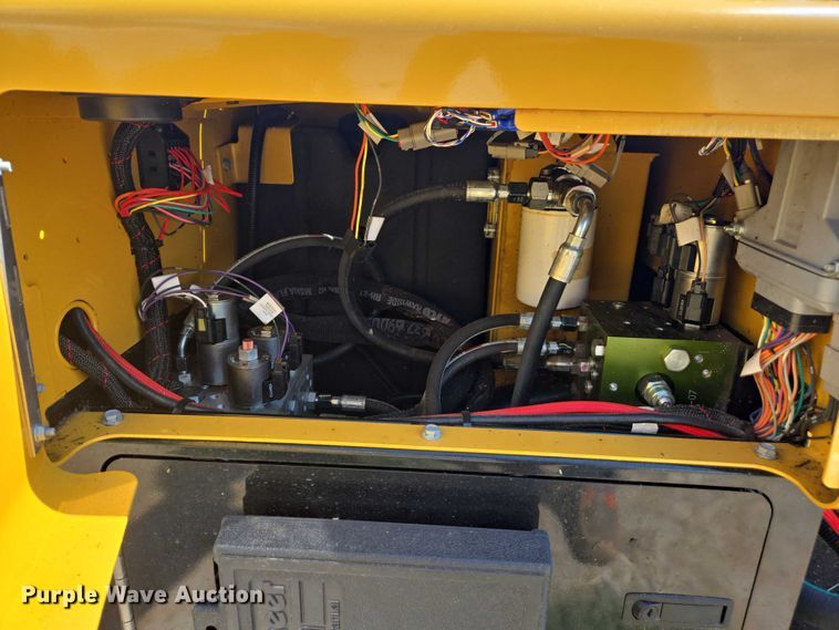 image for item DE2197 2020 Vermeer SC382 stump grinder