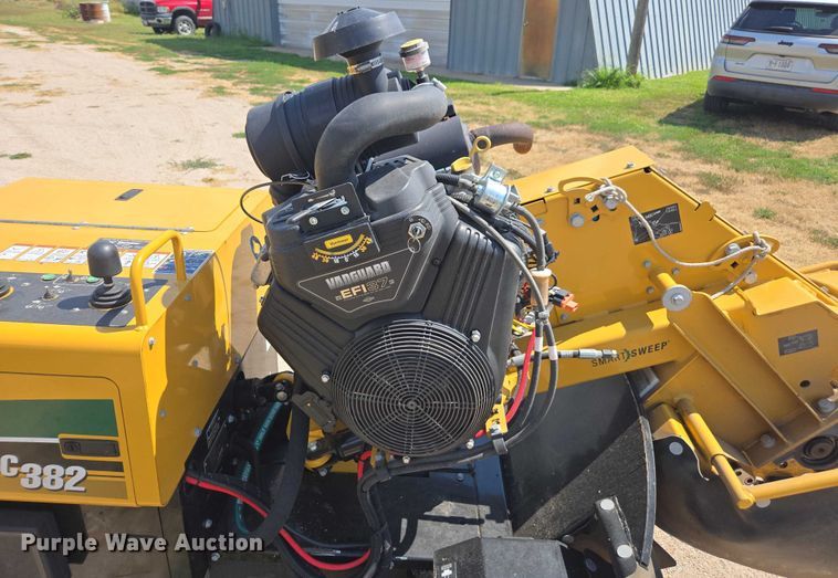 image for item DE2197 2020 Vermeer SC382 stump grinder