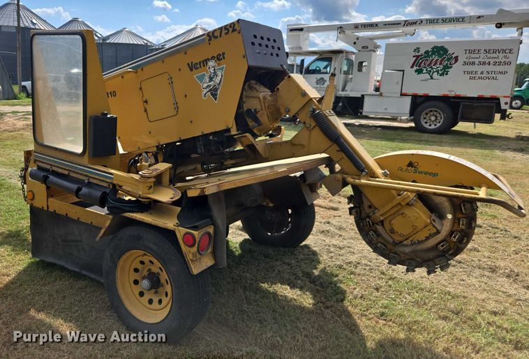 image for item DE2198 2005 Vermeer SC752 stump grinder