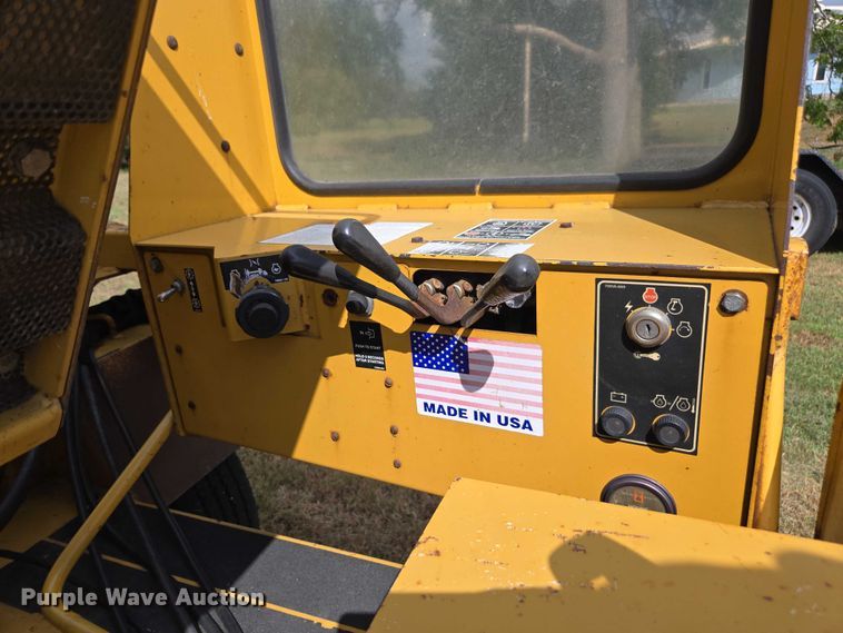 image for item DE2198 2005 Vermeer SC752 stump grinder