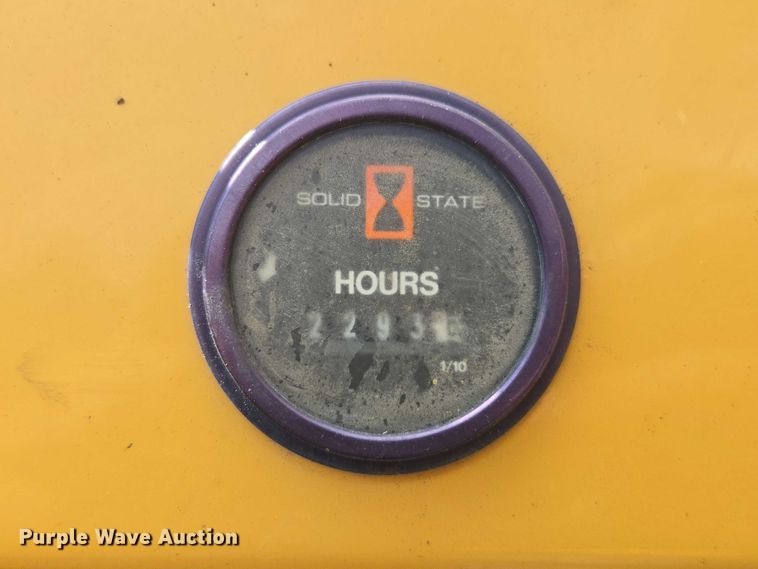 image for item DE2198 2005 Vermeer SC752 stump grinder