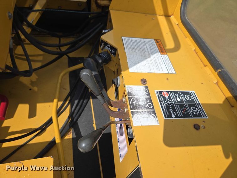 image for item DE2198 2005 Vermeer SC752 stump grinder