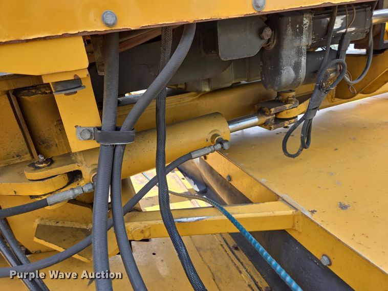 image for item DE2198 2005 Vermeer SC752 stump grinder