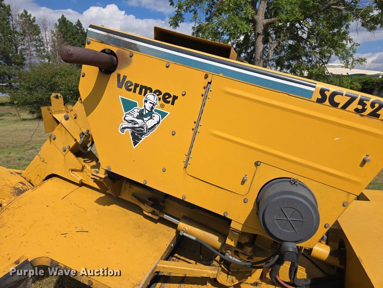 image for item DE2198 2005 Vermeer SC752 stump grinder