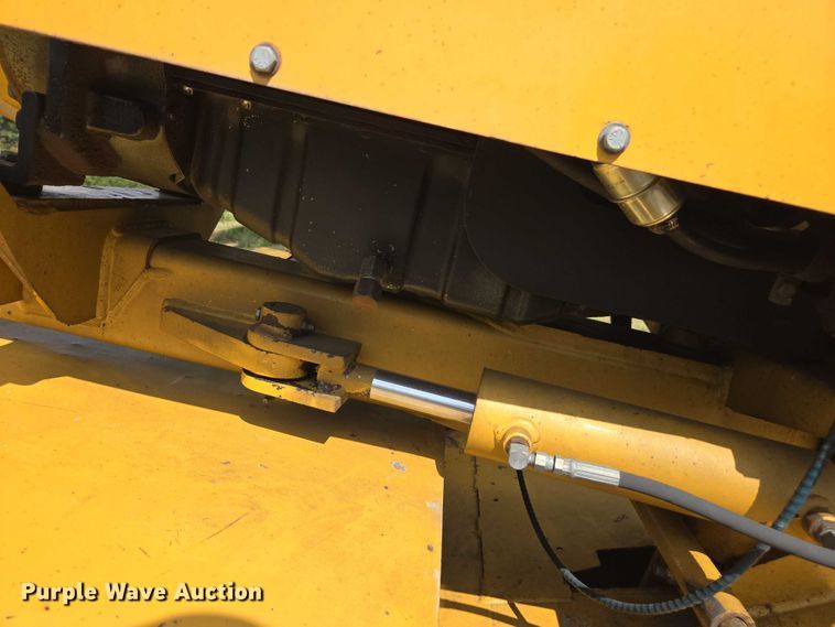 image for item DE2198 2005 Vermeer SC752 stump grinder