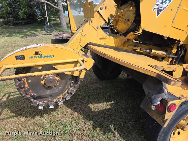 image for item DE2198 2005 Vermeer SC752 stump grinder