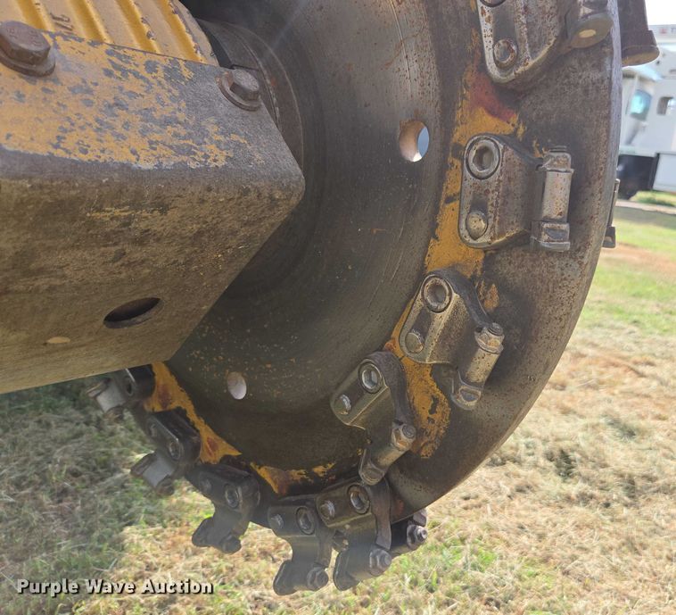 image for item DE2198 2005 Vermeer SC752 stump grinder