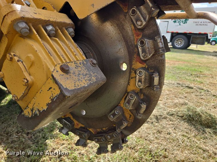 image for item DE2198 2005 Vermeer SC752 stump grinder