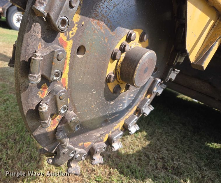 image for item DE2198 2005 Vermeer SC752 stump grinder