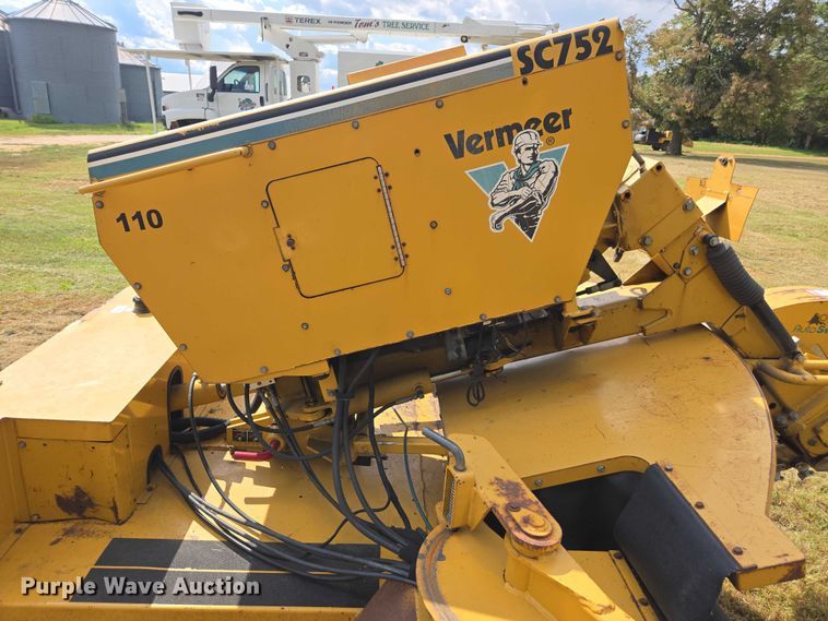 image for item DE2198 2005 Vermeer SC752 stump grinder