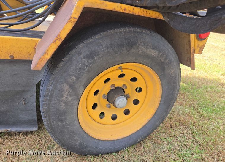 image for item DE2198 2005 Vermeer SC752 stump grinder