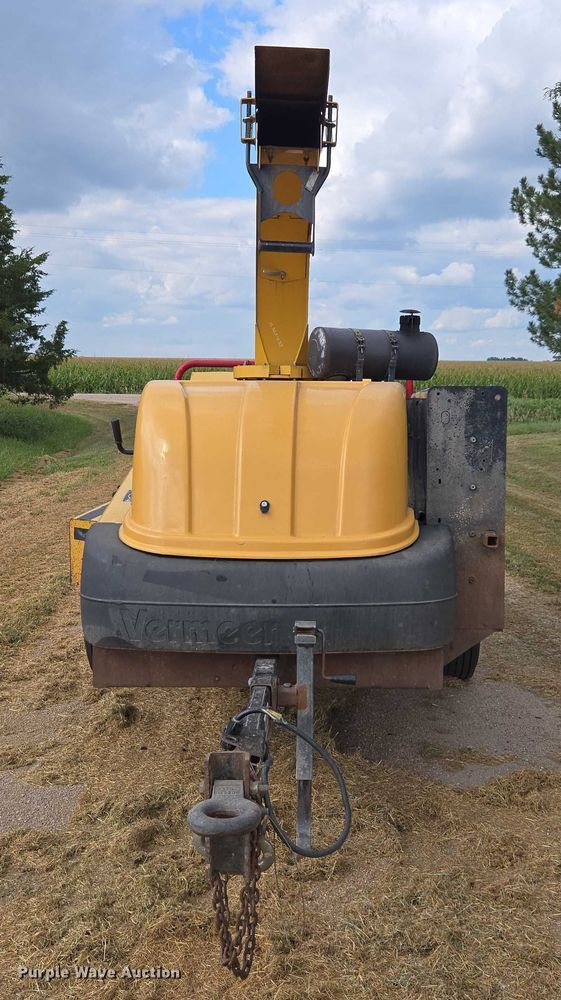 image for item DE2199 2011 Vermeer BC1500 wood chipper