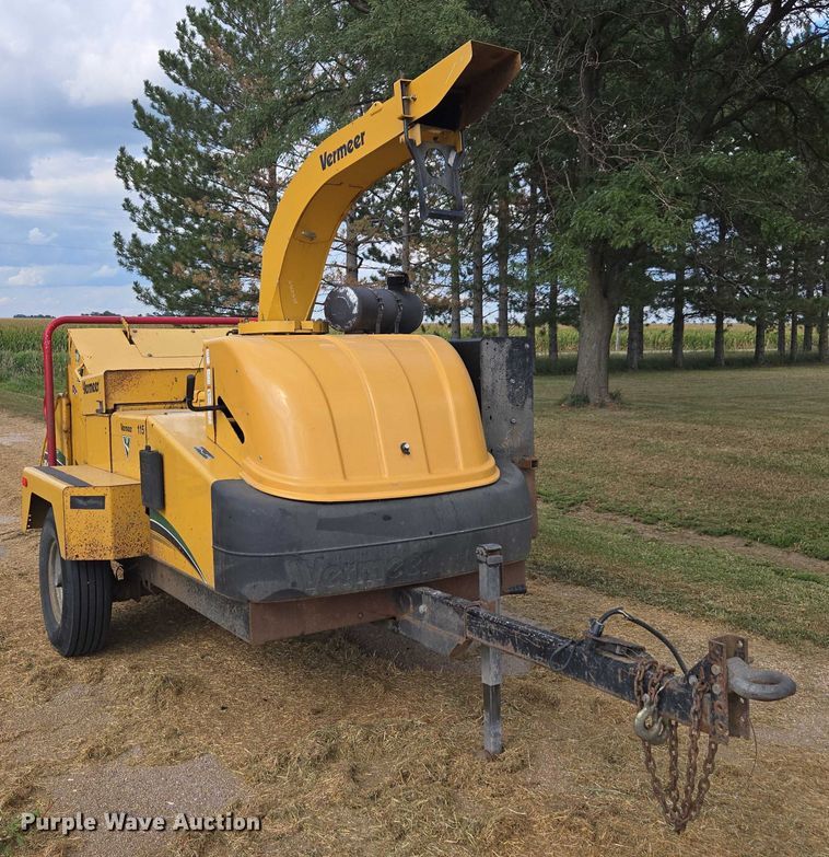 image for item DE2199 2011 Vermeer BC1500 wood chipper