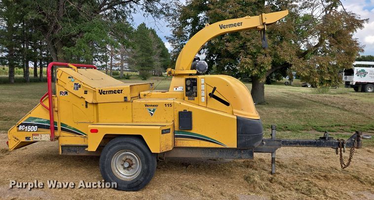 image for item DE2199 2011 Vermeer BC1500 wood chipper