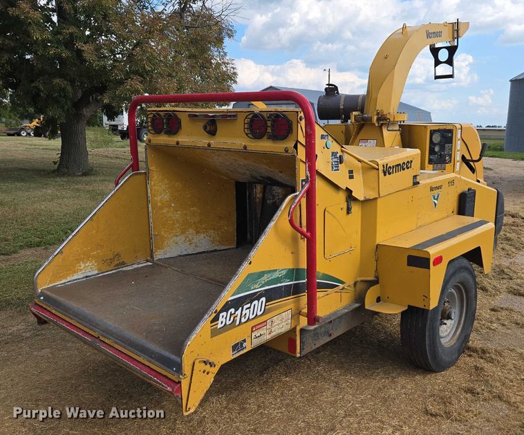 image for item DE2199 2011 Vermeer BC1500 wood chipper