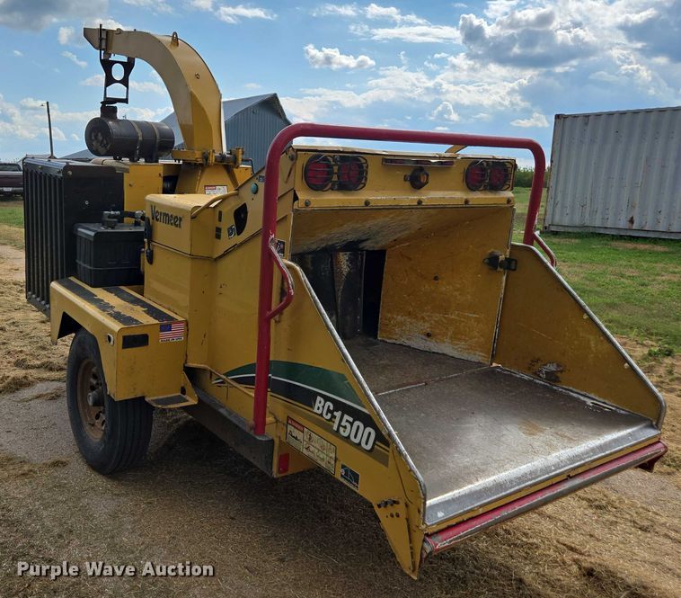 image for item DE2199 2011 Vermeer BC1500 wood chipper